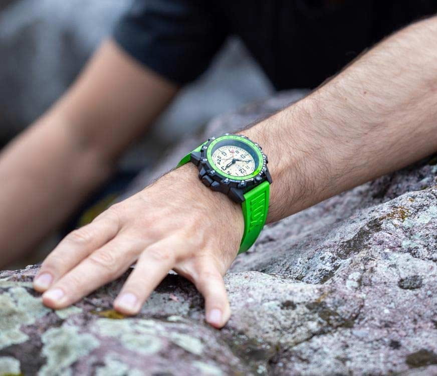 Luminox Luminox Commando Raider XL.3337, navy seal швейцария мужские часы на браслете каучук боковой вид