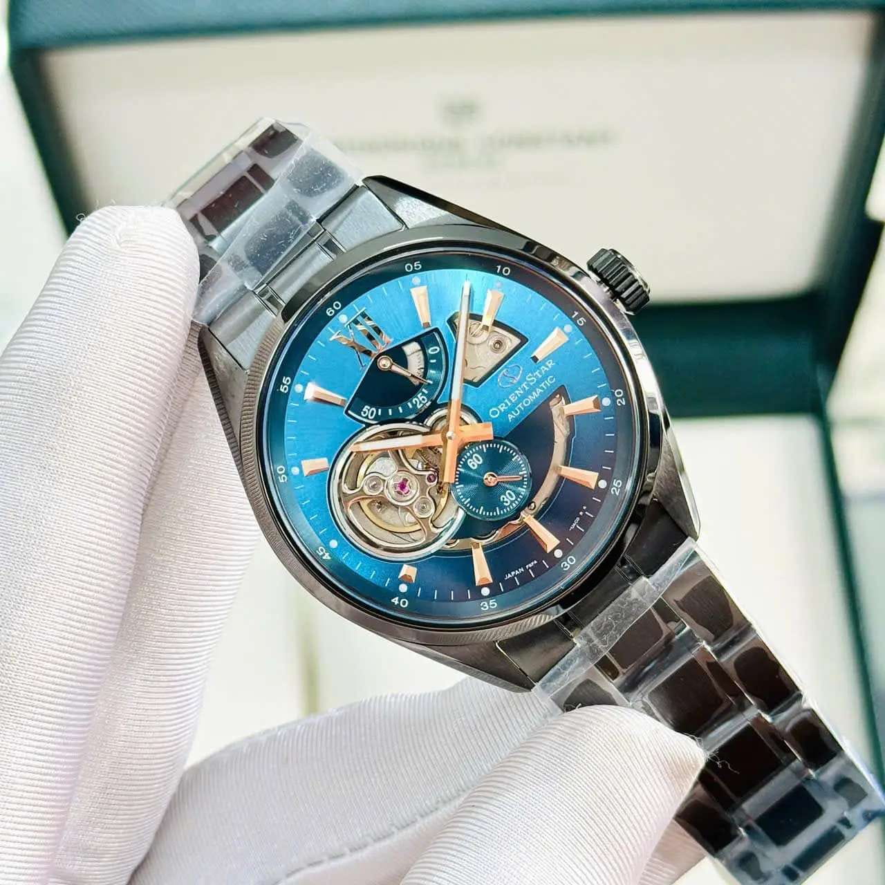 Orient Orient Star Joker Automatic RE-AV0131L (RK-AV0131L), star япония мужские часы на браслете нержавеющая сталь с pvd-покрытием боковой вид