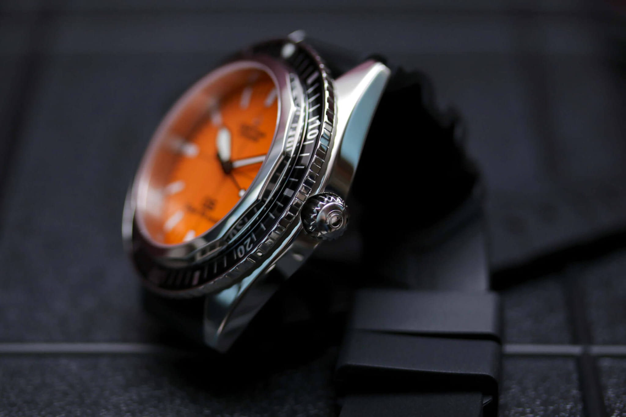 Certina Certina DS Super PH500M C037.407.17.280.10 мужские часы оранжевый циферблат на запястье