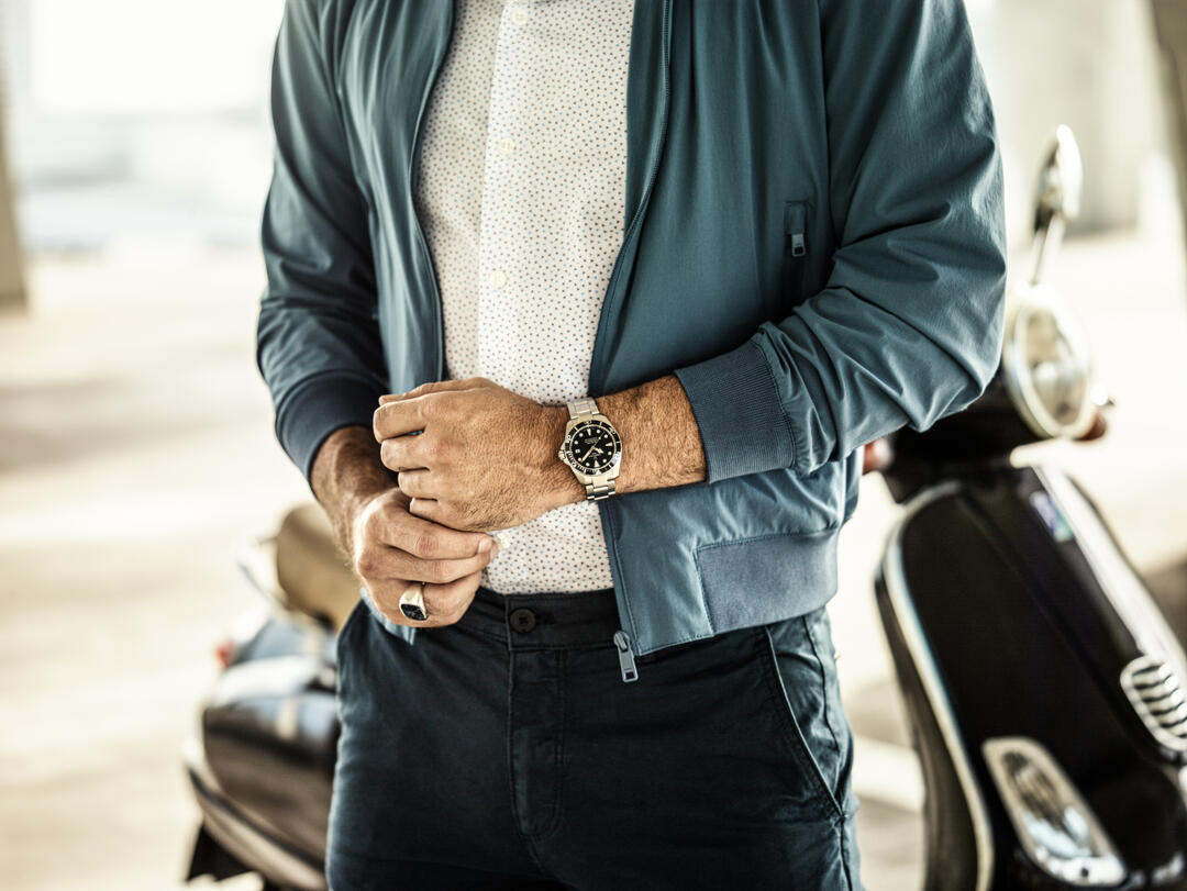 Certina C0328071105100 мужские часы застежка крупным планом