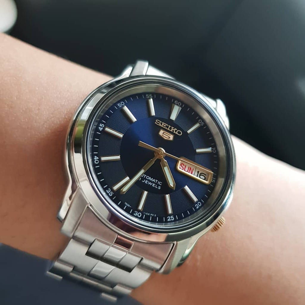 Seiko Seiko 5 Regular SNKL79K1 , наручные мужские часы фото под углом