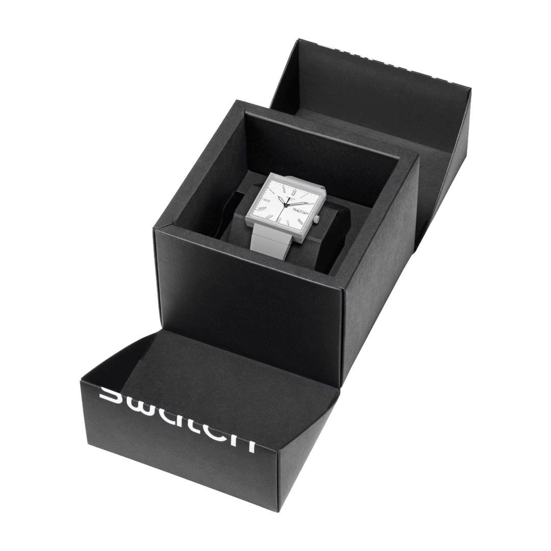 Swatch SO34M700 женские часы застежка крупным планом