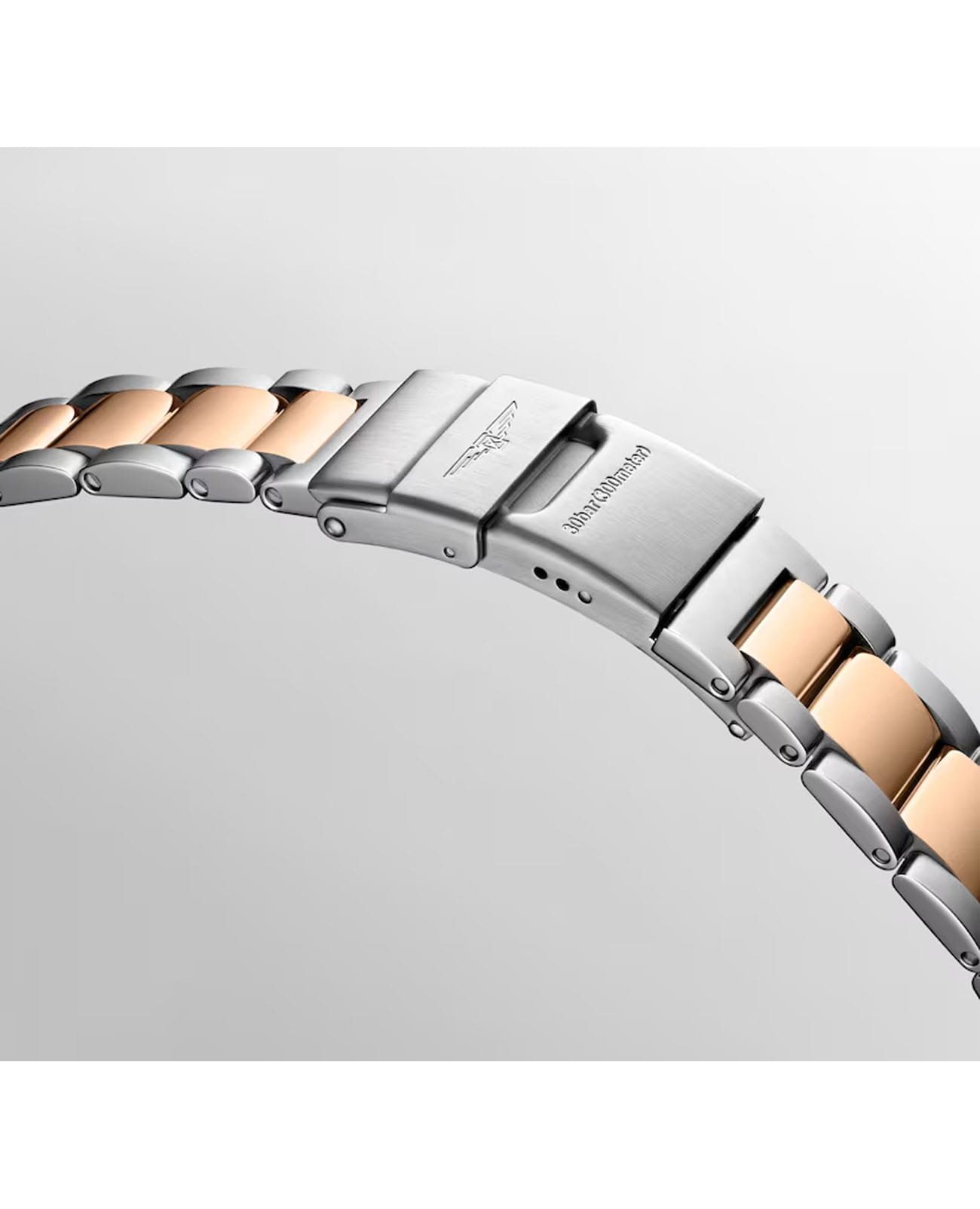 Longines Longines HydroConquest L3.370.3.89.6  — детали корпуса и нержавеющая сталь с pvd-покрытием