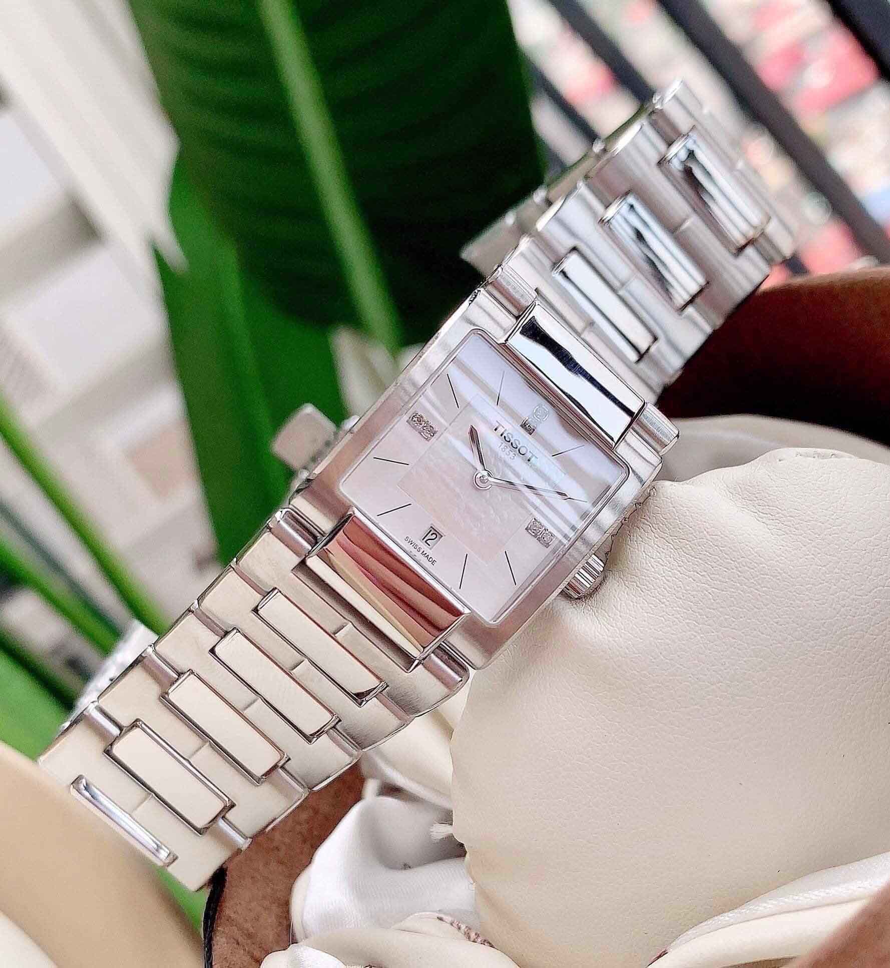 Tissot Tissot T090 T-LADY T02 T090.310.11.116.00 женские часы белый циферблат на запястье