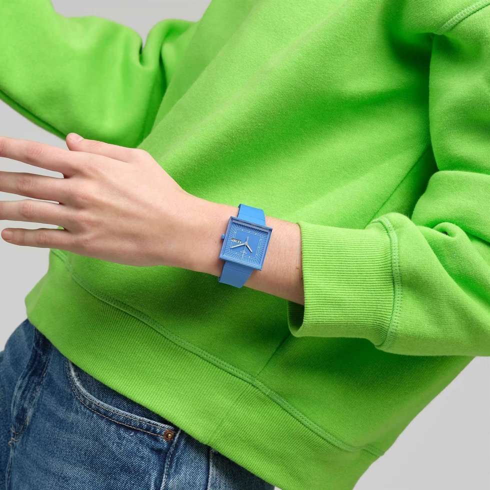 Swatch Swatch Square Bioceramic Standard SO34S700 женские часы голубой циферблат на запястье