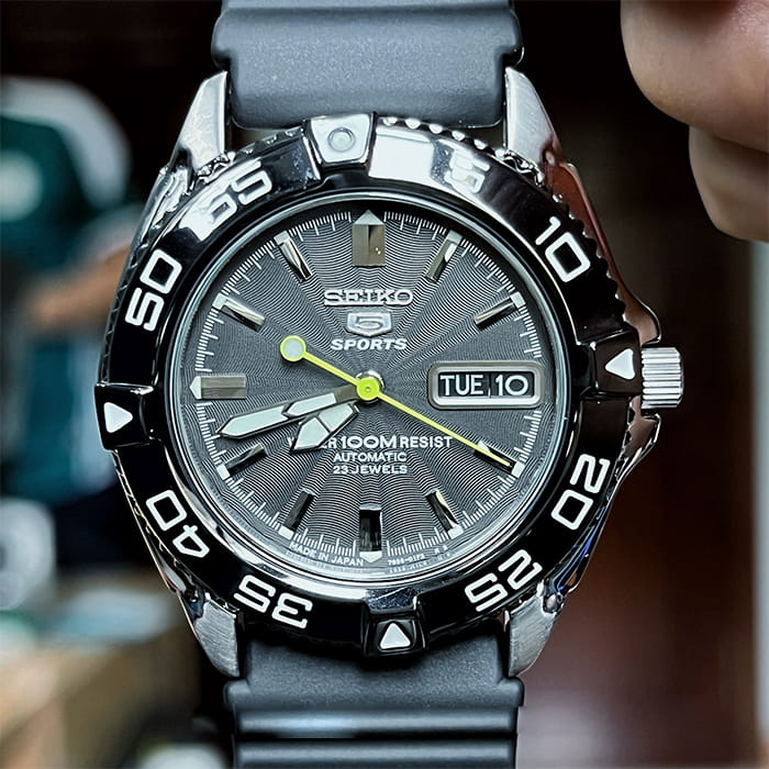 Оригинальные часы Seiko Seiko 5 Regular SNZB23J2 механические калибр механизма  общий вид