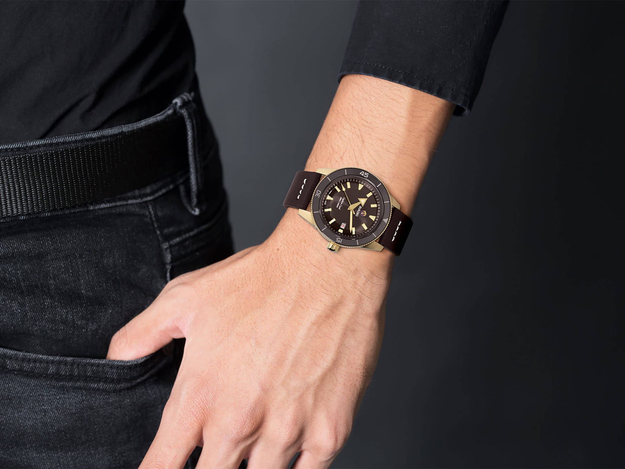 Rado Rado Captain Cook Automatic Bronze R32504306 Automatic, наручные мужские часы фото под углом