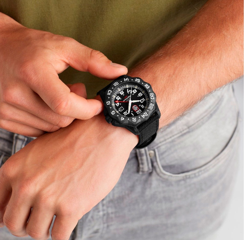 Luminox Luminox XA.6441 F-117 NIGHTHAWK™ 6440 SERIES , наручные мужские часы фото под углом
