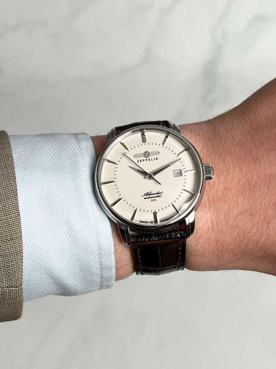 Zeppelin 84605 мужские часы застежка крупным планом