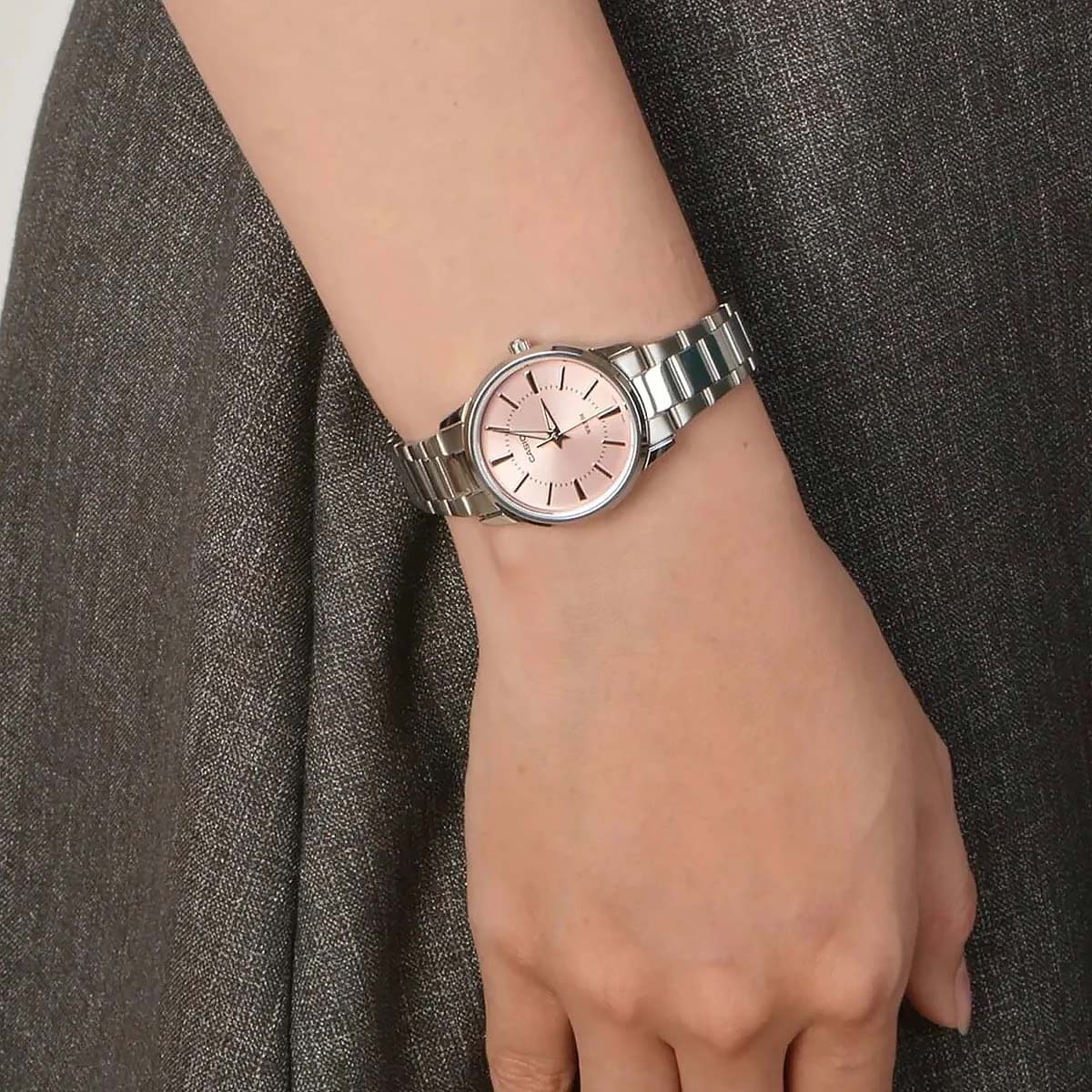 Casio Casio Collection LTP-1335D-4A , наручные женские часы фото под углом